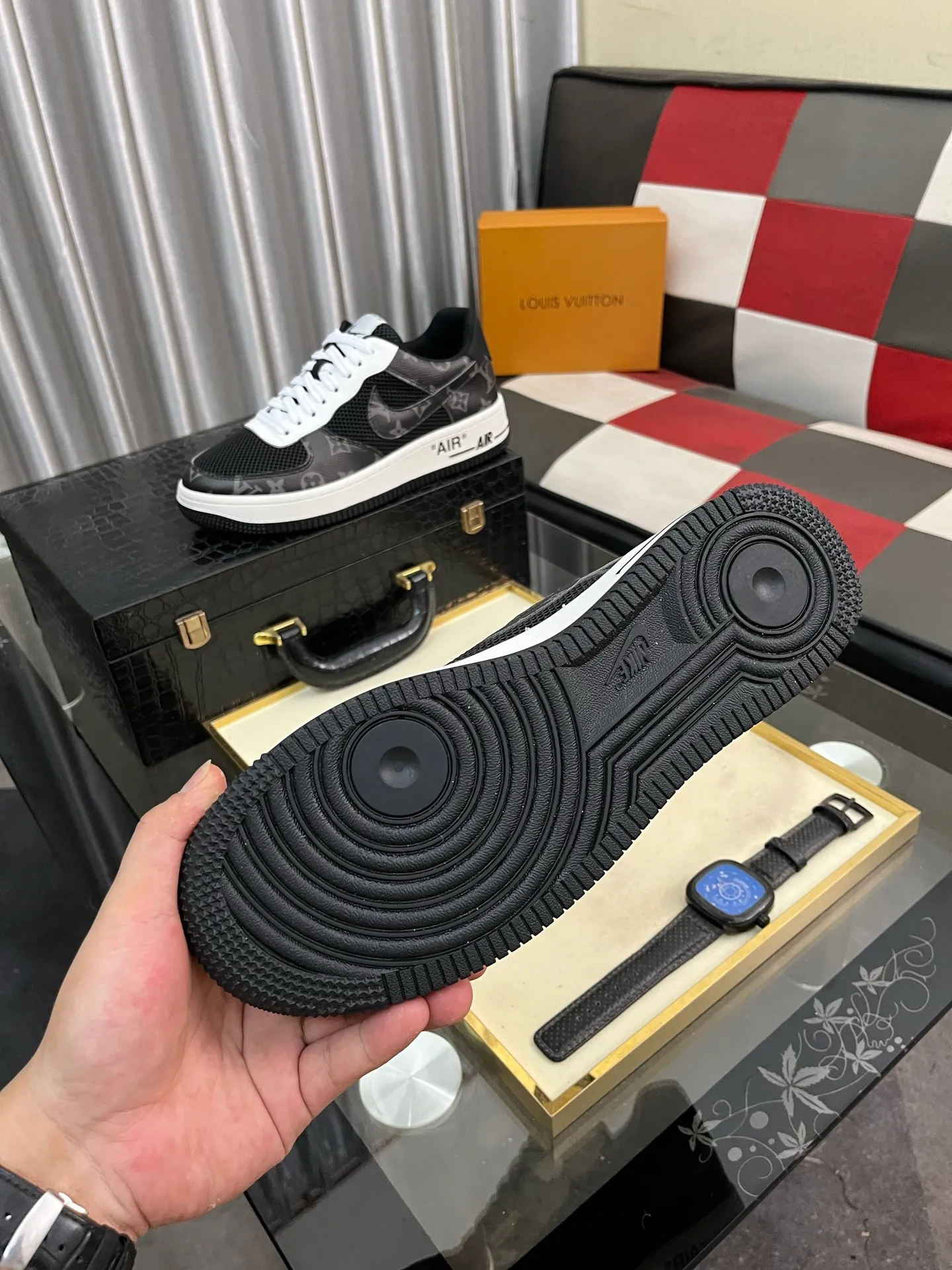 Men's shoes 💰440⌚️⌚️【LOUlS VUlTTON】Louis Vuitton ~ unique and casual style. LV counter purchasing 🏃casual shoes😍😍 are on sale at the men's counter at the same time. Italian imported brands select top-layer Italian cowhide. 🐑Sheepskin lining (refuses to discolor and grind feet) Sole: Original sole specially provided by the original factory 🎬Better in kind Code number: 38-443⃣️Color selection
